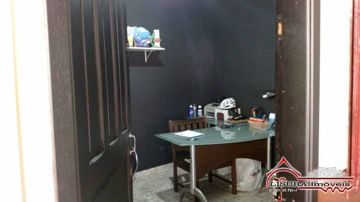 CASA A VENDA NO JD BELA VISTA JACAREÍ SP COM EDICULA — foto 1
