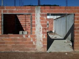 TERRENO COM OBRA INICIADA, PLANTA APROVADA PARA SOBRADO
