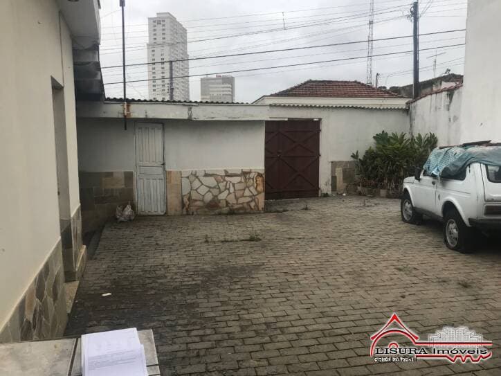 CASA RESIDENCIAL COMERCIAL NO CENTRO DE JACAREÍ SP — foto 4