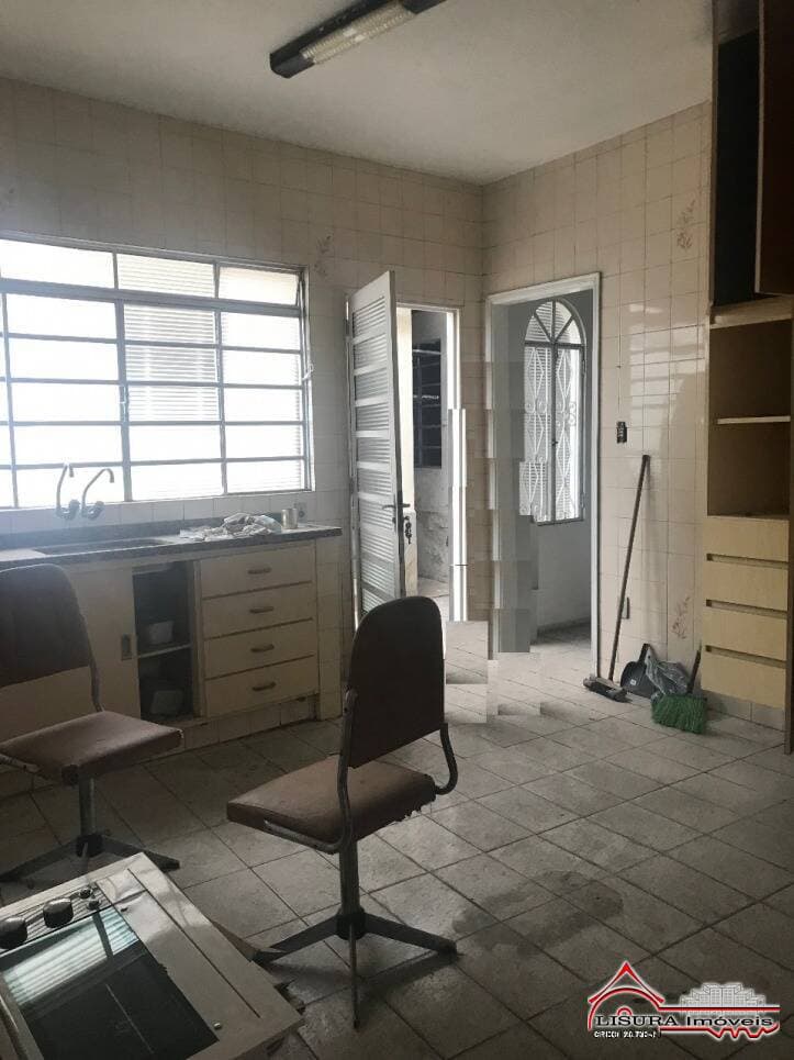 CASA RESIDENCIAL COMERCIAL NO CENTRO DE JACAREÍ SP — foto 14