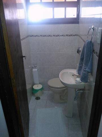 LINDA CASA DE COND. COM QUINTAL GRANDE E BAIXO VALOR DE COND — foto 2