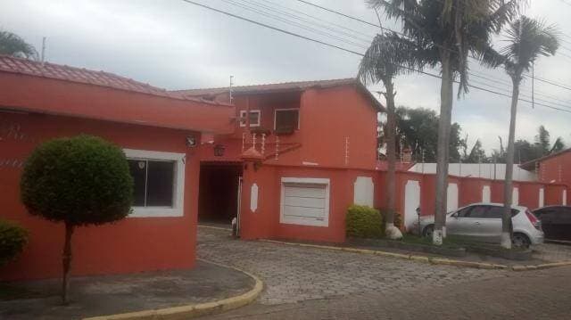 LINDA CASA DE COND. COM QUINTAL GRANDE E BAIXO VALOR DE COND — foto 3