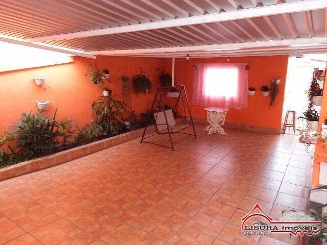 LINDA CASA COM PISCINA EM JACAREI - SP — foto 2