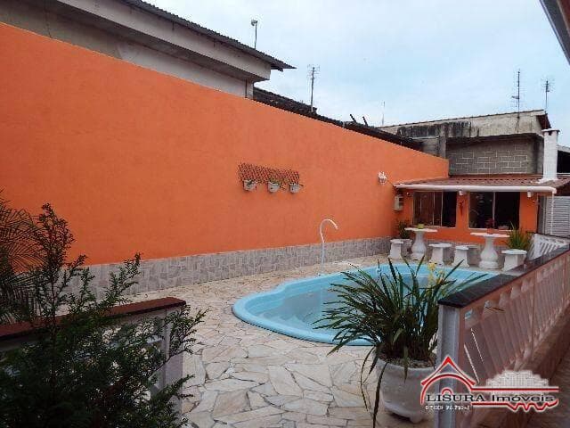 LINDA CASA COM PISCINA EM JACAREI - SP — foto 14