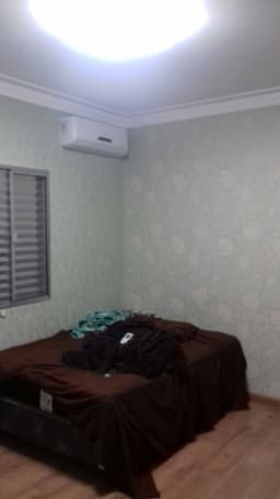 CASA NO PQ ITAMARATY COM EDICULA EM JACAREI - SP