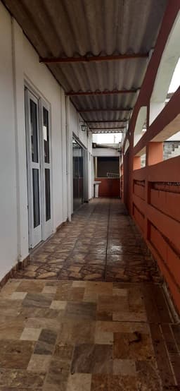 CASA COM SALÃO COMERCIAL VILLA BRANCA JACAREÍ SP