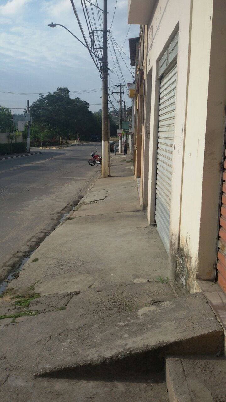 CASA COM PONTO DE COMERCIO JACAREÍ SP — foto 4