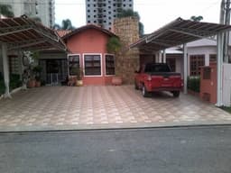 LINDA CASA NO CONDOMÍNIO SANTA TEREZA - ALTO PADRÃO