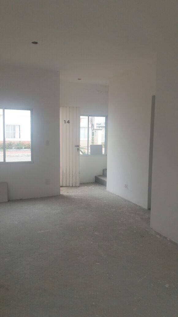 CASA DE CONDOMÍNIO NO JD DINDINHA JACAREÍ SP — foto 1