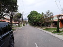 LINDA CASA DE CONDOMÍNIO NO BOSQUE DOS IPES JACAREÍ SP