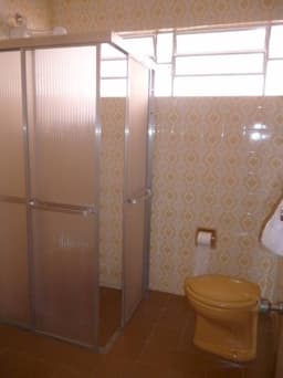 LINDA CASA NO CENTRO DE JACAREÍ PARA LOCAÇÃO ÁREA MISTA