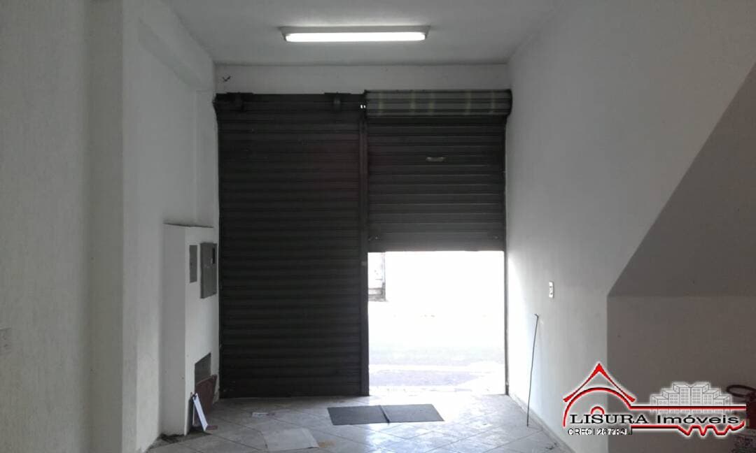 SALÃO COMERCIAL NO CENTRO DE JACAREÍ SP PARA LOCAÇÃO — foto 1
