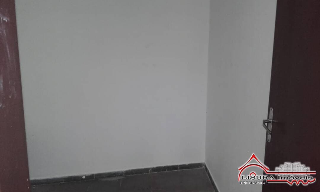 SALÃO COMERCIAL NO CENTRO DE JACAREÍ SP PARA LOCAÇÃO — foto 11