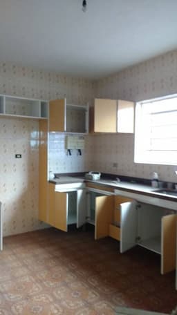 CASA GRANDE COM SALÃO EM BAIXO PQ SANTO ANTONIO JACAREÍ SP