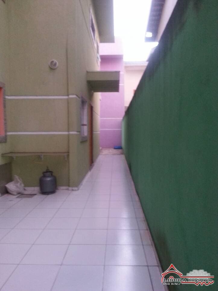 CASA COM 4 DORMITÓRIOS NO VILA BRANCA JACAREÍ SP — foto 2