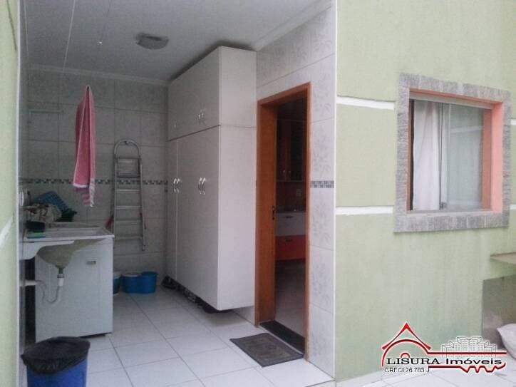 CASA COM 4 DORMITÓRIOS NO VILA BRANCA JACAREÍ SP — foto 3