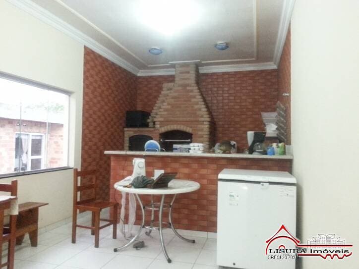 CASA COM 4 DORMITÓRIOS NO VILA BRANCA JACAREÍ SP — foto 7