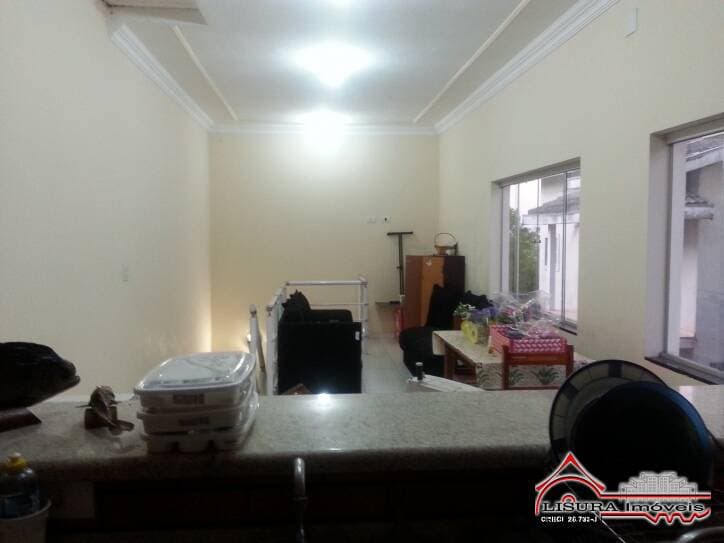 CASA COM 4 DORMITÓRIOS NO VILA BRANCA JACAREÍ SP — foto 8