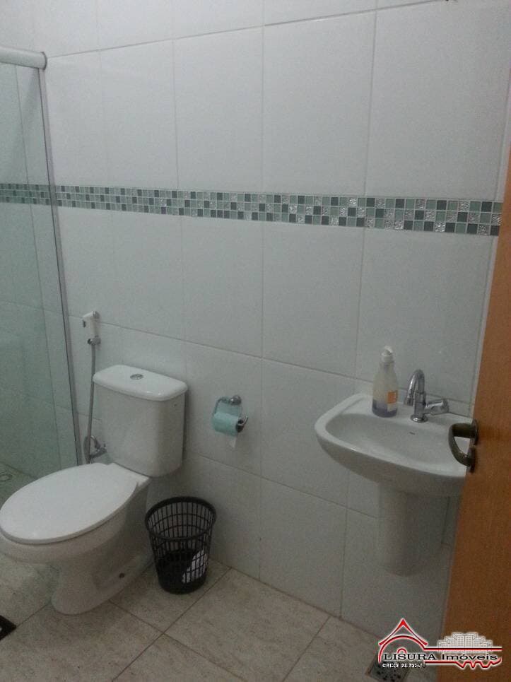 CASA COM 4 DORMITÓRIOS NO VILA BRANCA JACAREÍ SP — foto 12