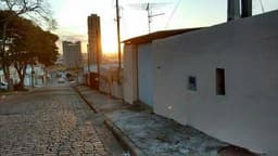 CASA CENTRO PRÓXIMO A IGREJA NOSSA SENHORA DO CARMO JACAREÍ