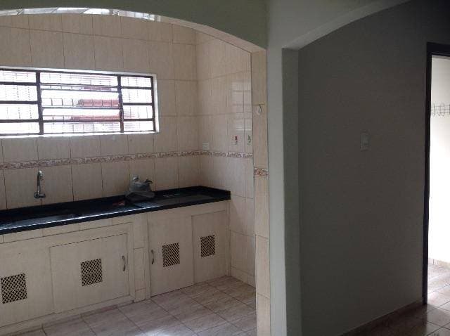 CASA COM EDICULA NO PQ SANTO ANTONIO JACAREÍ SP — foto 5