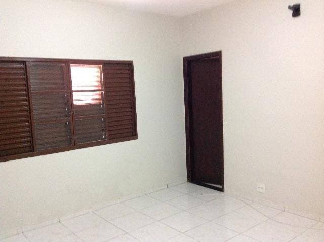 CASA COM EDICULA NO PQ SANTO ANTONIO JACAREÍ SP — foto 8