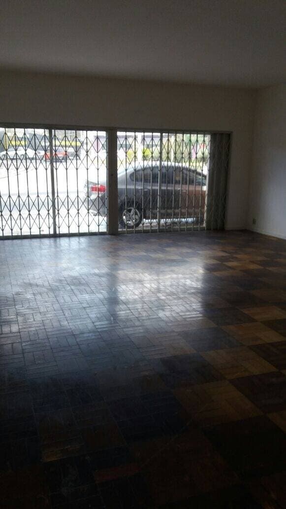 CASA COMERCIAL NO CENTRO DE JACAREÍ SP EM FRENTE AO FÓRUM — foto 2