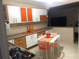 CASA GRANDE  POR CASA EM CONDOMÍNIO DE MENOR VALOR