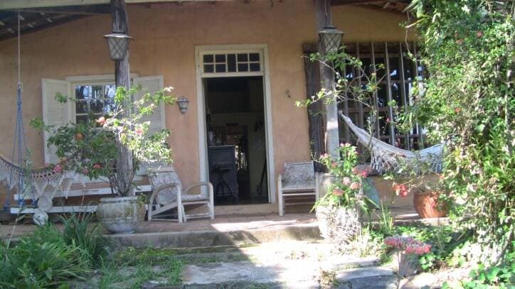 CASA NO CENTRO DE SANTA BRANCA PODE SER DIVIDIA EM 3 TERRENO — foto 1