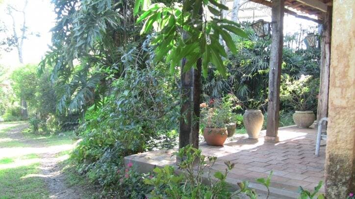 CASA NO CENTRO DE SANTA BRANCA PODE SER DIVIDIA EM 3 TERRENO — foto 2