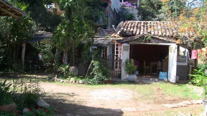 CASA NO CENTRO DE SANTA BRANCA PODE SER DIVIDIA EM 3 TERRENO — foto 3