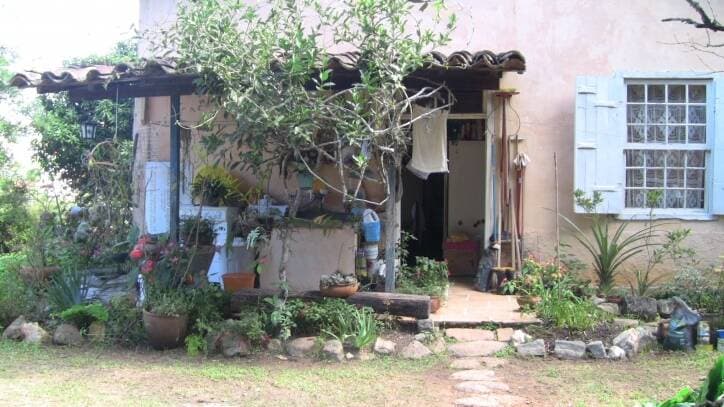 CASA NO CENTRO DE SANTA BRANCA PODE SER DIVIDIA EM 3 TERRENO — foto 5