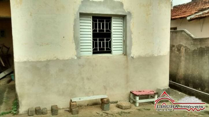 CASA NO CENTRO DE JACAREÍ SP ESTUDA TROCA POR CASA DE MENOR — foto 3