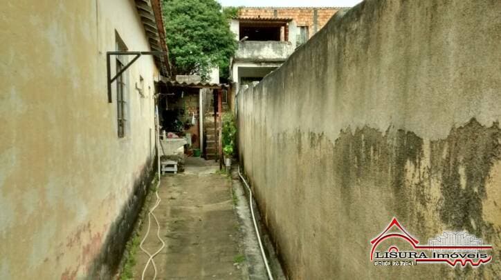 CASA NO CENTRO DE JACAREÍ SP ESTUDA TROCA POR CASA DE MENOR — foto 4