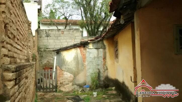 CASA NO CENTRO DE JACAREÍ SP ESTUDA TROCA POR CASA DE MENOR — foto 5