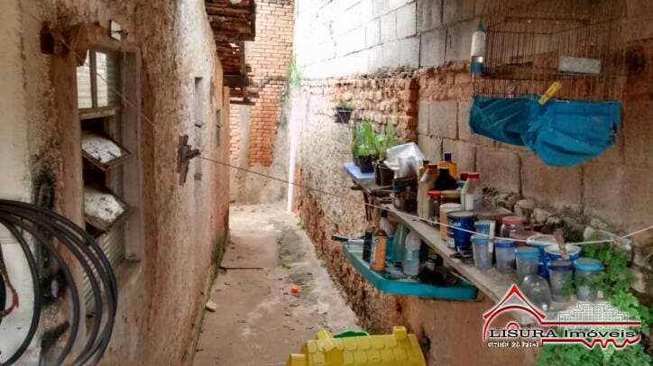 CASA NO CENTRO DE JACAREÍ SP ESTUDA TROCA POR CASA DE MENOR — foto 6