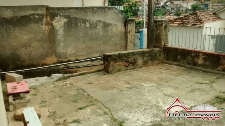 CASA NO CENTRO DE JACAREÍ SP ESTUDA TROCA POR CASA DE MENOR — foto 8