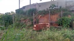 TERRENO NA DIVISA DO CENTRO COM O PQ SANTO ANTONIO COM 386M2
