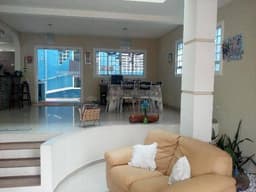 LINDA CASA ALTO PADRÃO TROCA POR SITIO OU CASA DE MENOR $