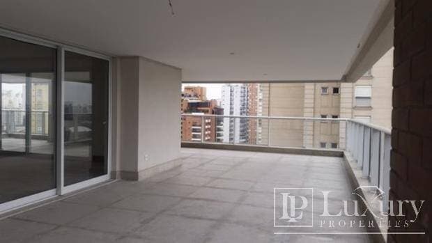 DEBRUÇADO E COM VISTA ETERNA PARA O PARQUE DO IBIRAPUERA — foto 5