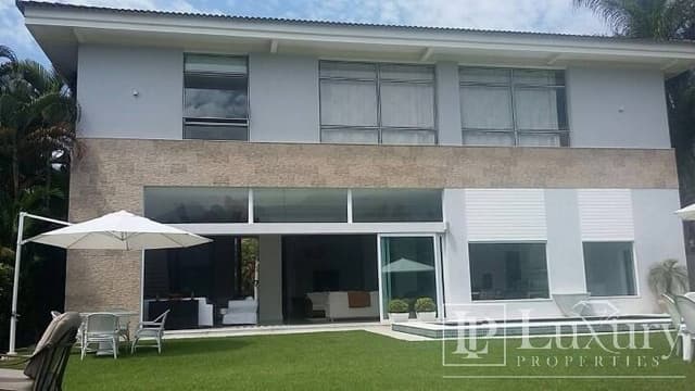 CASA EM ANGRA DOS REIS PARA LOCAÇÃO - TEMPORADA
