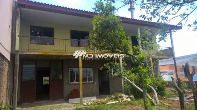 CASA NO BAIRRO CINQUENTENÁRIO