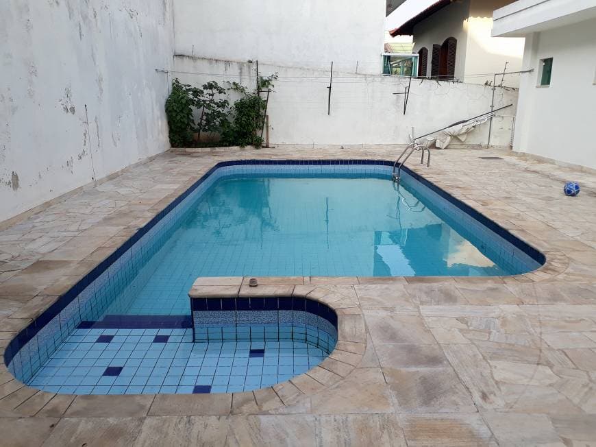 Casa à venda, 388 m², 5 quartos, 2 banheiros, 4 suítes — foto 1