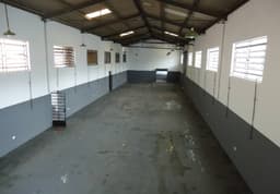 Galpão à venda, 692 m², 3 banheiros
