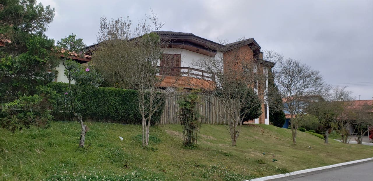 Casa à venda, 550 m², 4 quartos, 3 banheiros, 4 suítes — foto 3