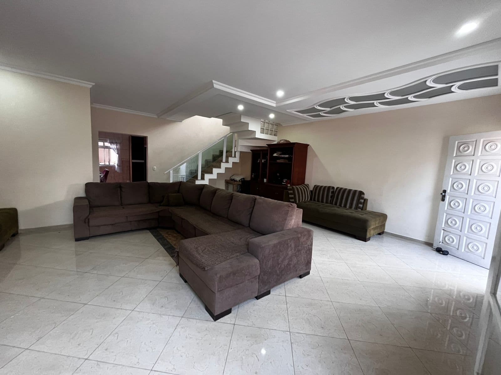 Sobrado à venda, 350 m², 3 quartos, 5 banheiros, 1 suíte — foto 4