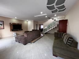 Sobrado à venda, 350 m², 3 quartos, 5 banheiros, 1 suíte