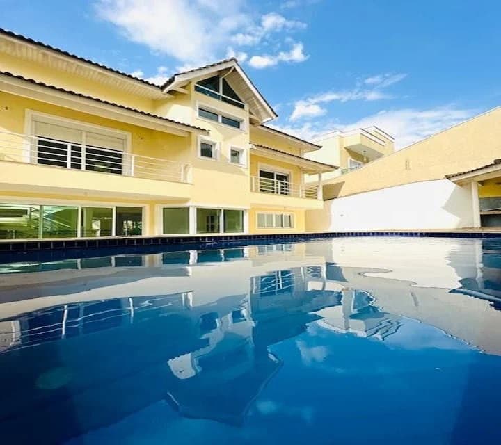 Sobrado à venda, 480 m², 4 quartos, 3 banheiros, 4 suítes — foto 1