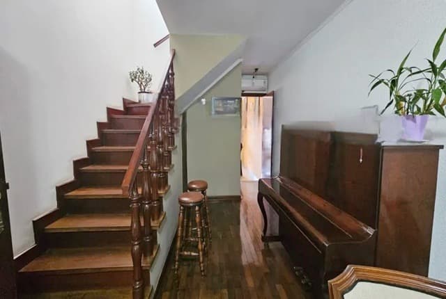 Sobrado à venda, 150 m², 3 quartos, 4 banheiros, 1 suíte — foto 2