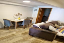 Sobrado à venda, 220 m², 2 quartos, 2 banheiros